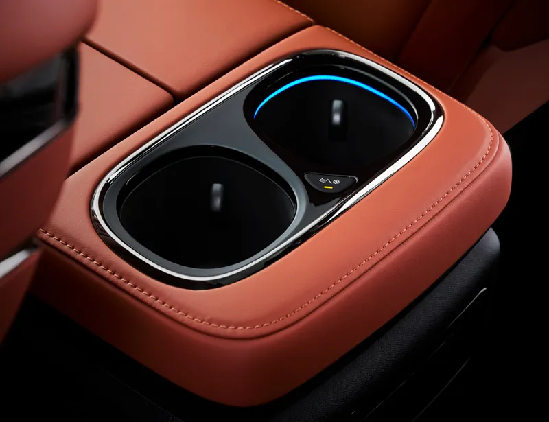 GAC-M8-PHEV_interiorF03